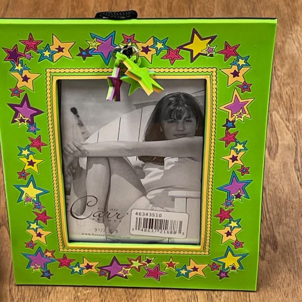 Carr Frames - 3.5" x 5" Photo Frame - Green w/Multicolor Star - Bonus Necklace -